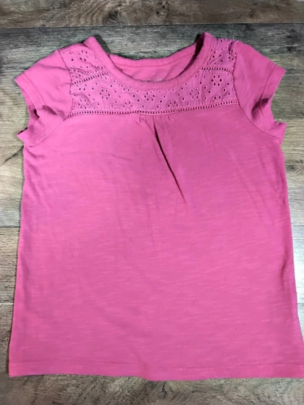 Cat & Jack Girls Eyelet Yoke Tee in Pink Size 3T Like New